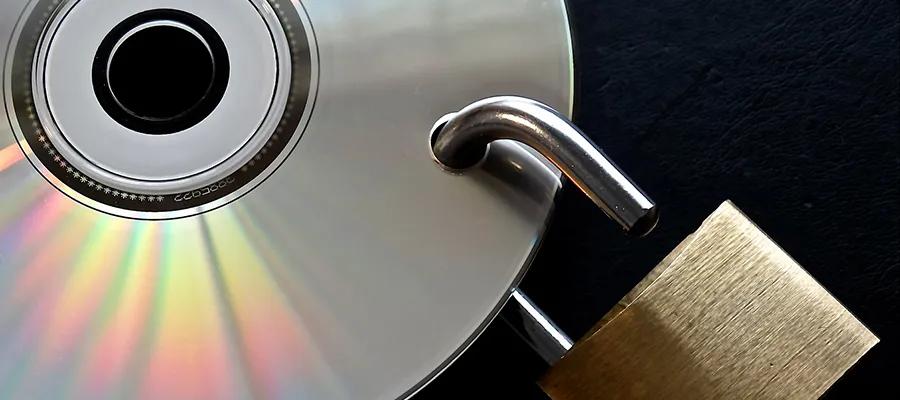 disc and padlock